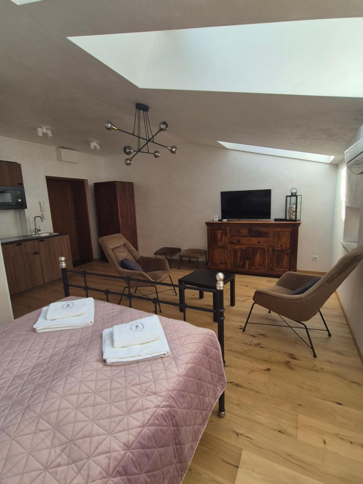 Aparthotel Miodowa 25 Красков Екстериор снимка