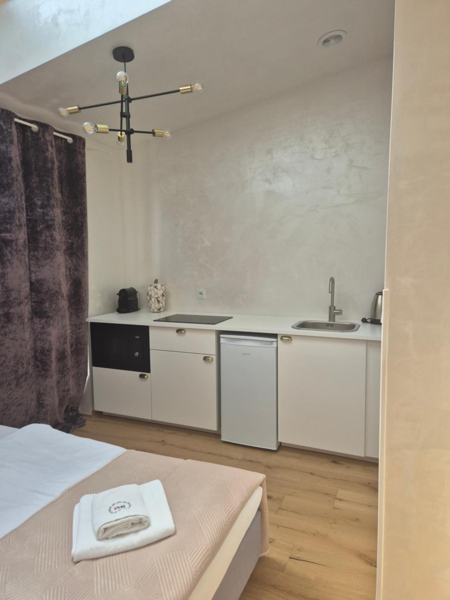 Aparthotel Miodowa 25 Красков Екстериор снимка