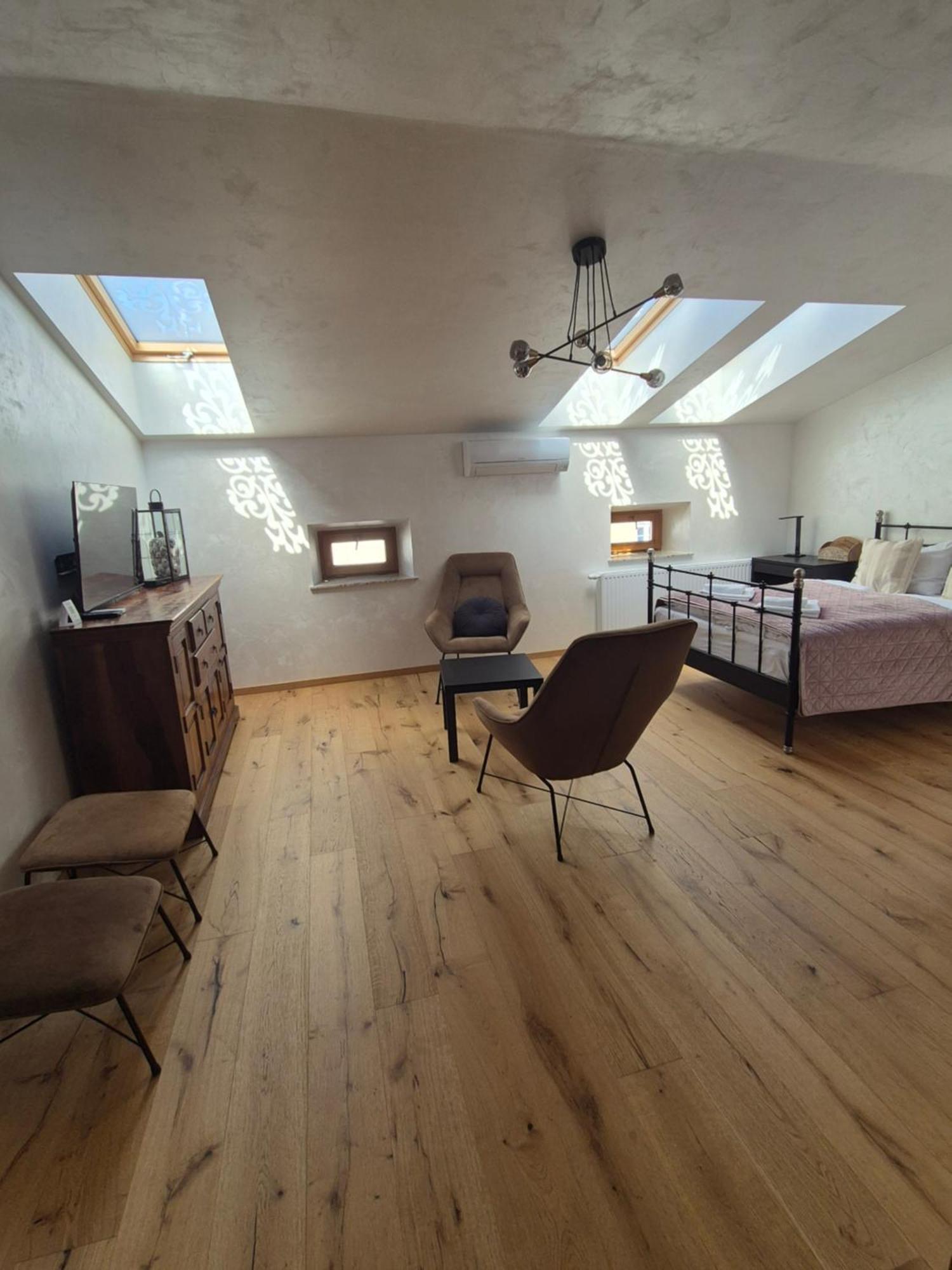 Aparthotel Miodowa 25 Красков Екстериор снимка