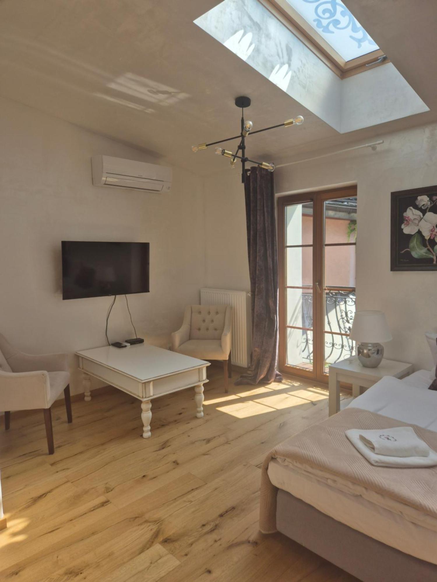 Aparthotel Miodowa 25 Красков Екстериор снимка